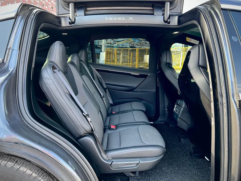 Tesla Model X — фото 8
