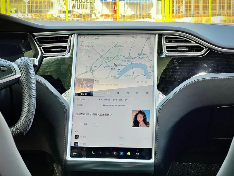Tesla Model X — фото 10
