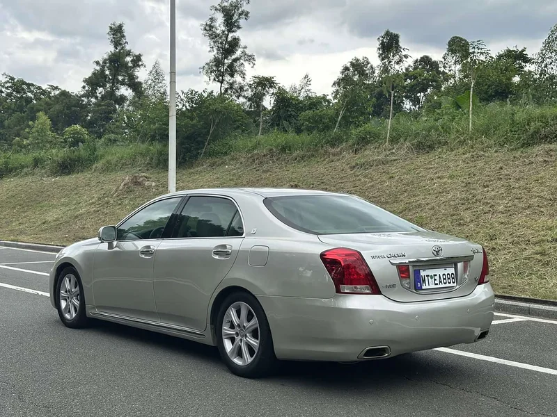 Toyota Crown — фото 12