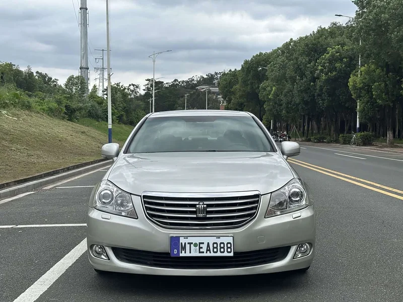 Toyota Crown — фото 2