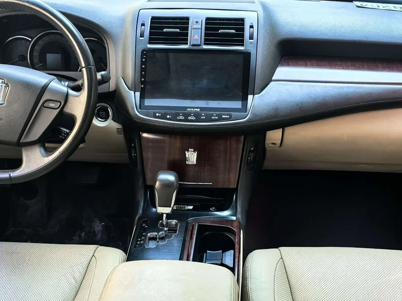 Toyota Crown — фото 12