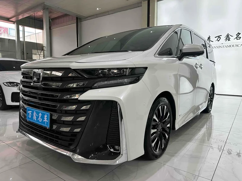 Toyota Vellfire — фото 1