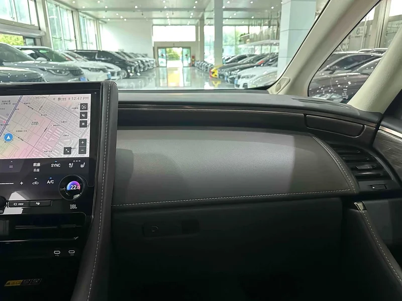 Toyota Vellfire — фото 12