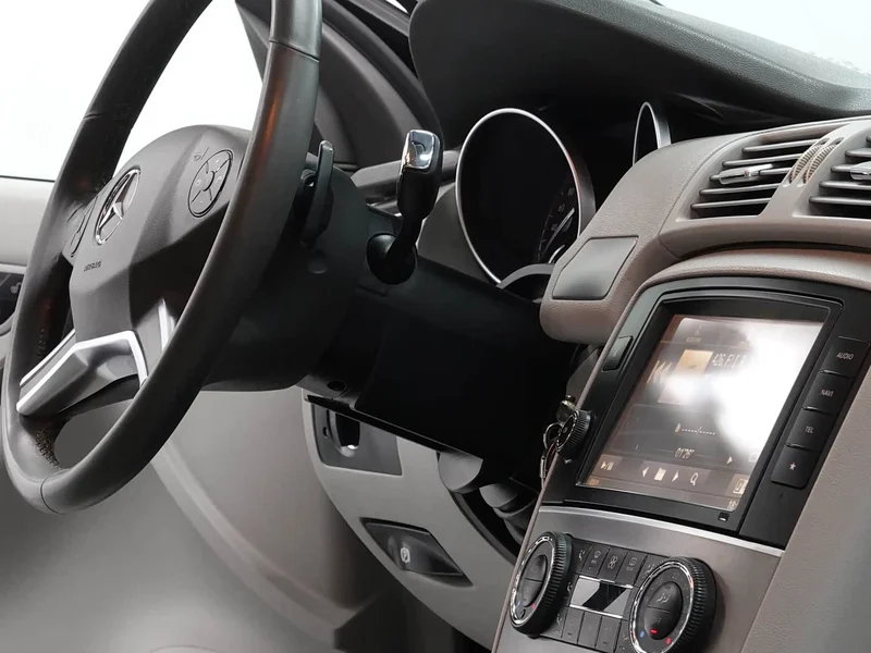 Mercedes-Benz R-Class — фото 15