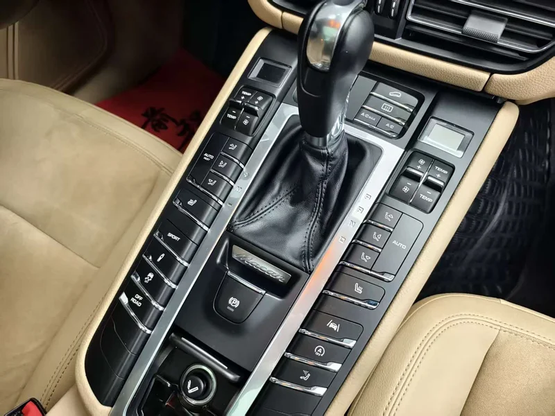 Porsche Macan — фото 12