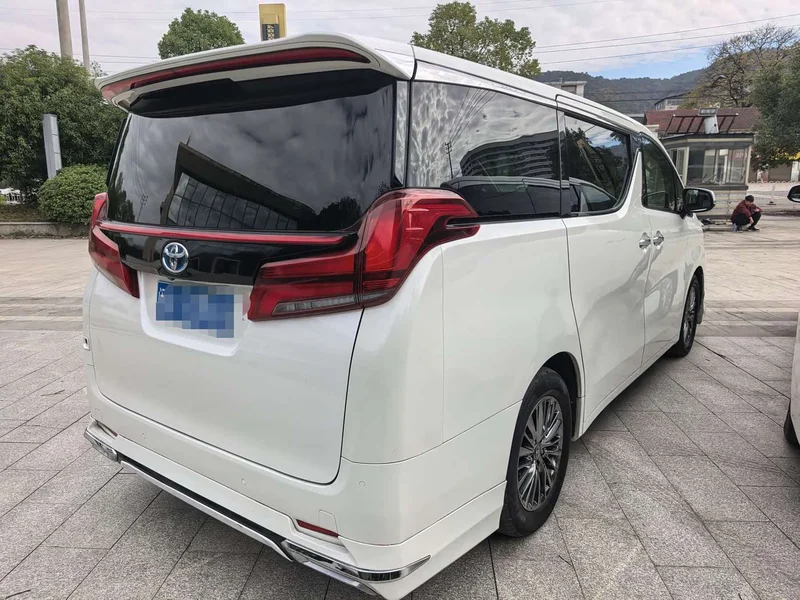 Toyota Alphard — фото 11