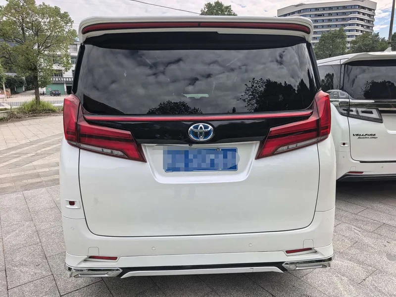 Toyota Alphard — фото 12