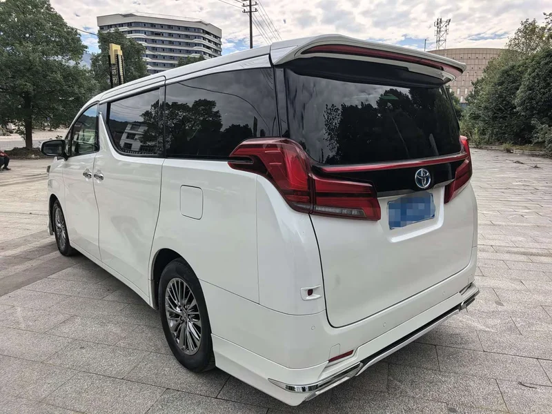 Toyota Alphard — фото 13