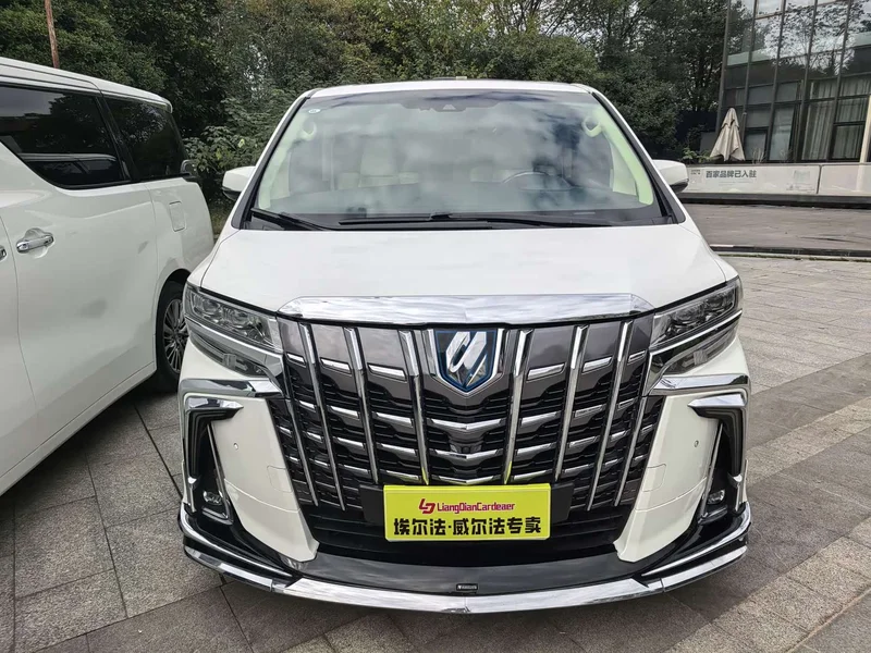 Toyota Alphard — фото 2