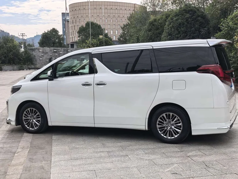 Toyota Alphard — фото 3
