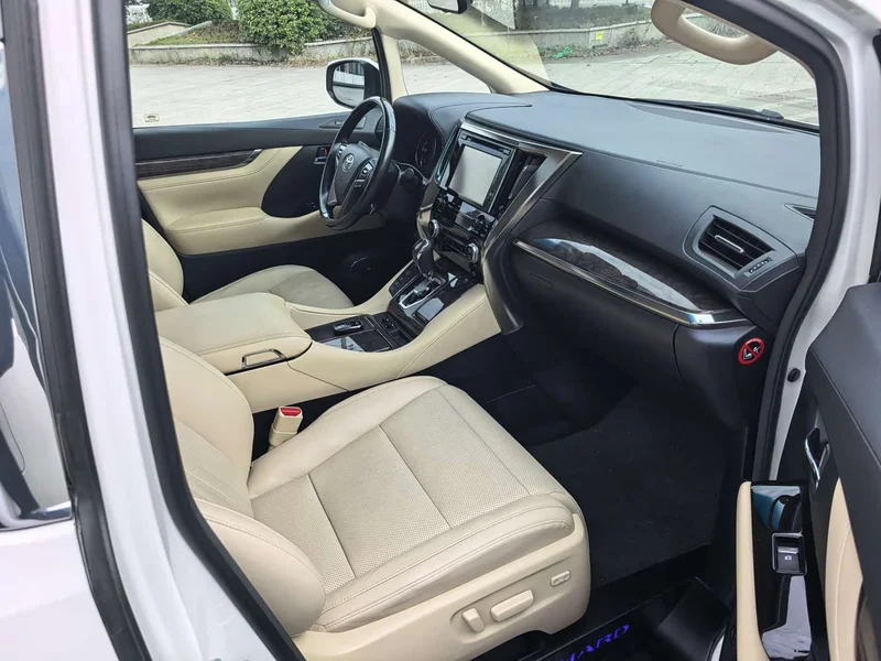 Toyota Alphard — фото 4