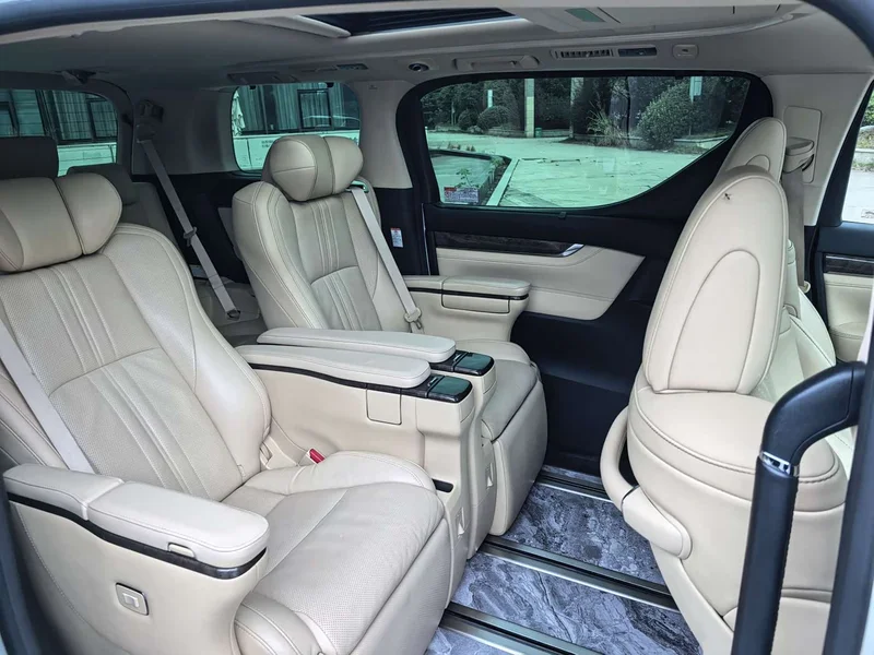 Toyota Alphard — фото 5