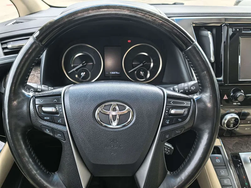 Toyota Alphard — фото 6