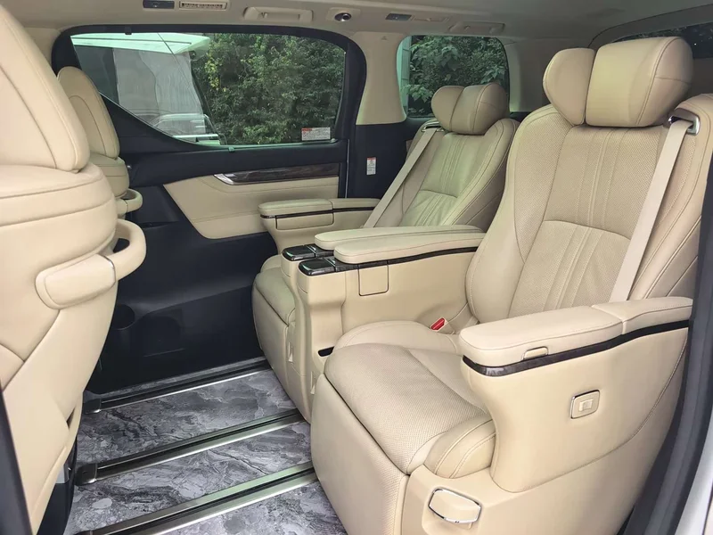 Toyota Alphard — фото 8