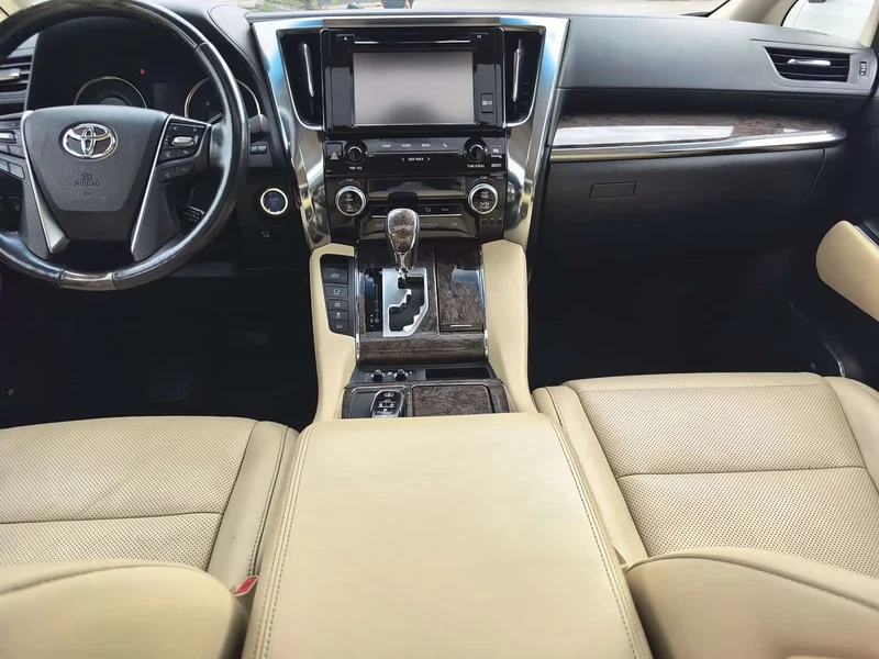 Toyota Alphard — фото 9