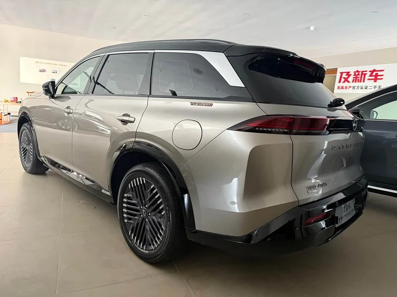 Nissan Pathfinder — фото 15