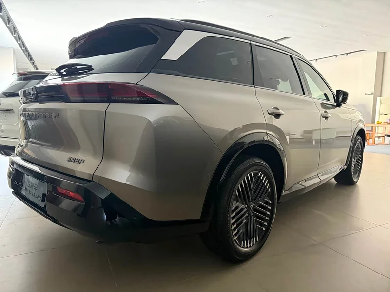 Nissan Pathfinder — фото 16