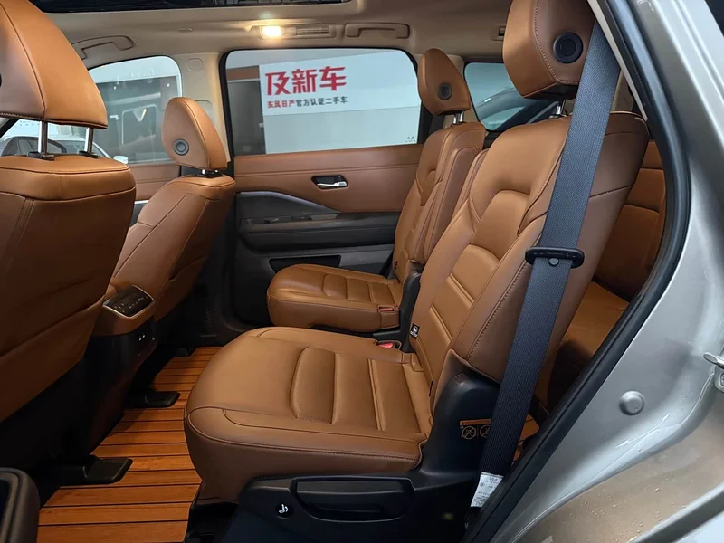 Nissan Pathfinder — фото 7