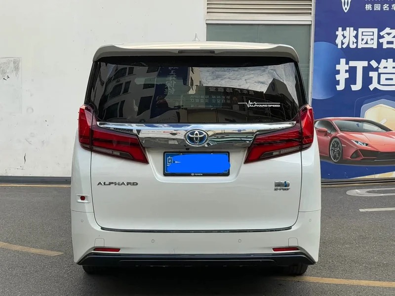 Toyota Alphard — фото 18