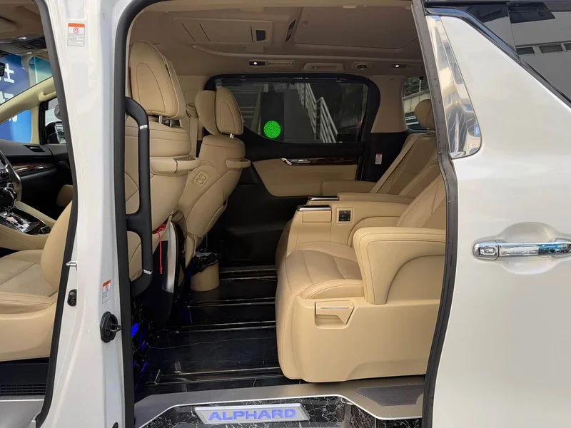 Toyota Alphard — фото 40