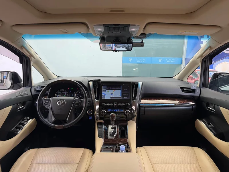 Toyota Alphard — фото 41