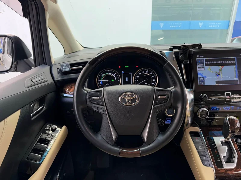Toyota Alphard — фото 43