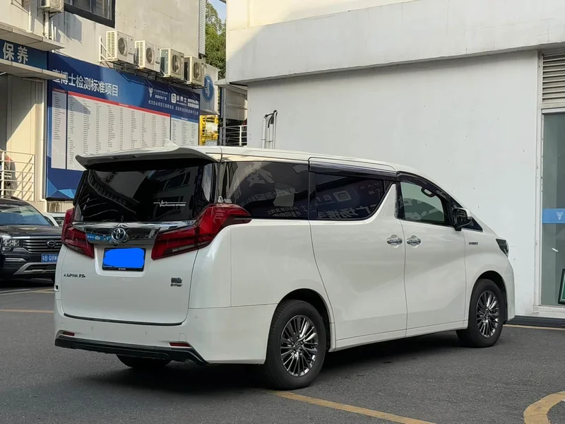 Toyota Alphard — фото 44