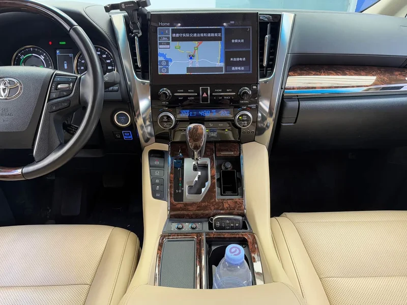 Toyota Alphard — фото 51