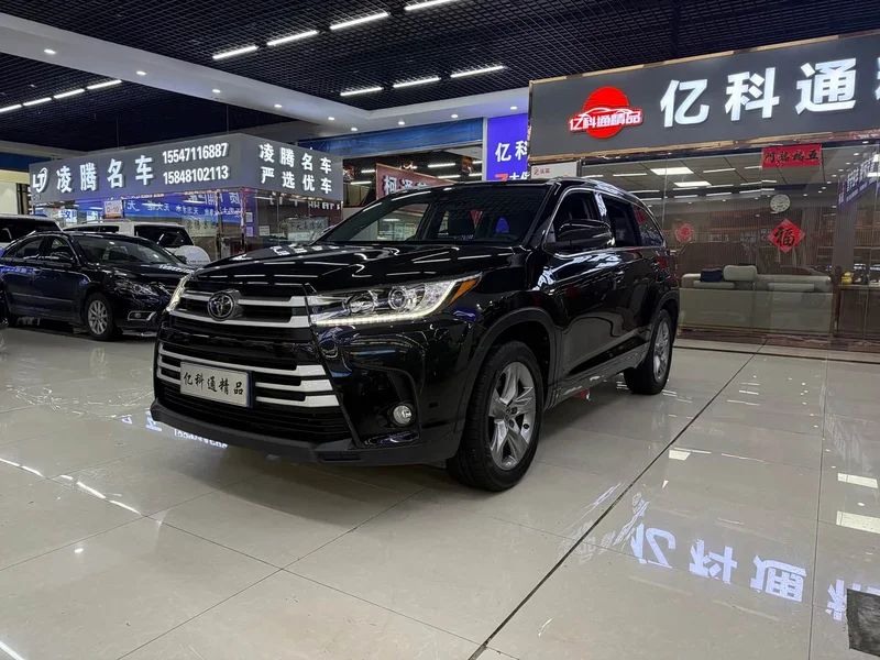 Toyota Highlander — фото 1