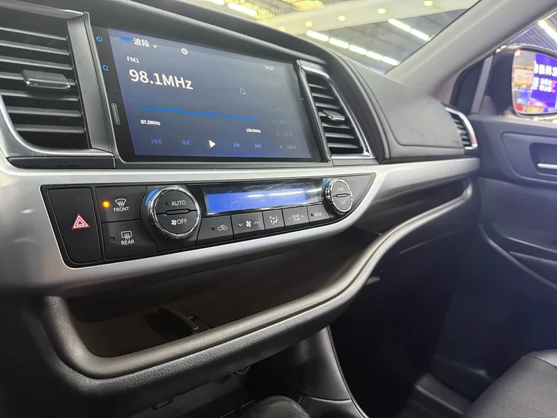 Toyota Highlander — фото 14