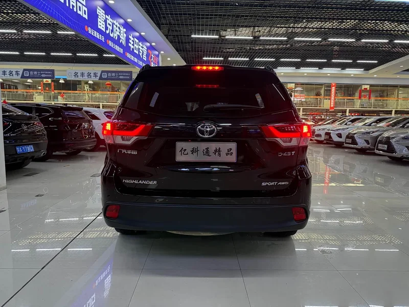 Toyota Highlander — фото 16