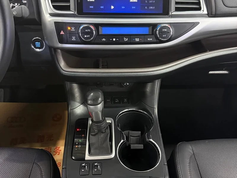 Toyota Highlander — фото 10
