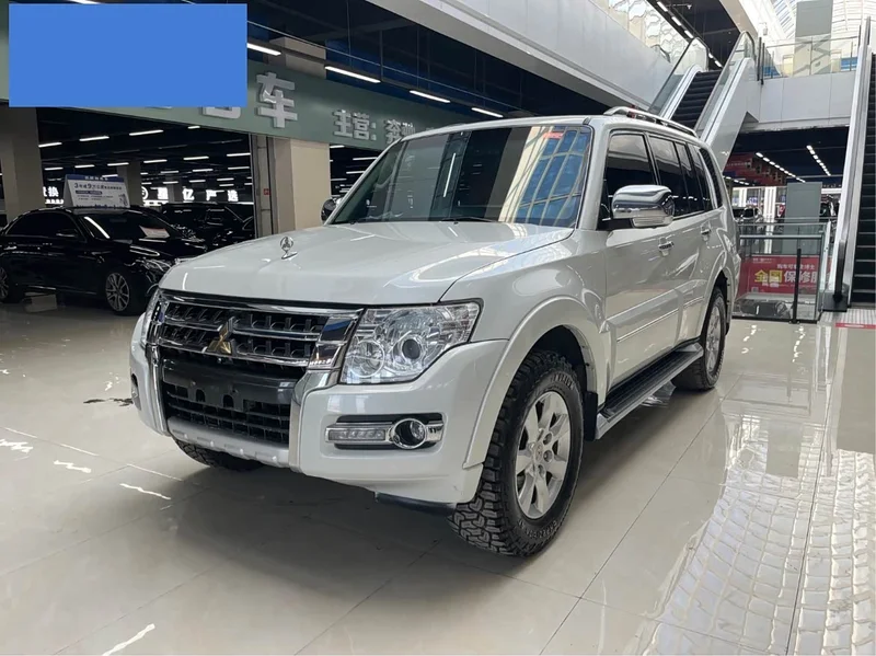 Mitsubishi Pajero (Imported) — фото 1