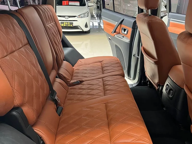 Mitsubishi Pajero (Imported) — фото 11