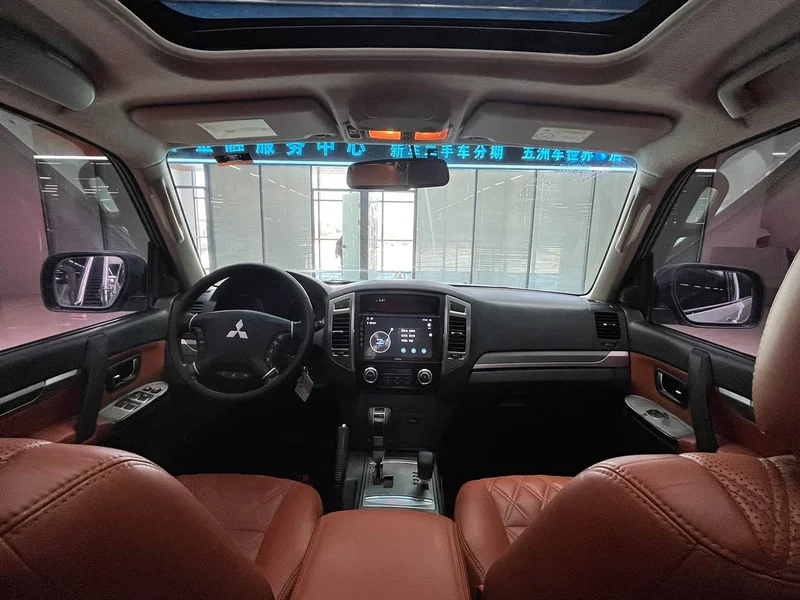 Mitsubishi Pajero (Imported) — фото 12