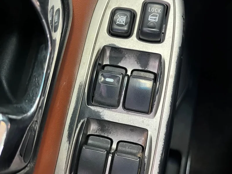 Mitsubishi Pajero (Imported) — фото 17
