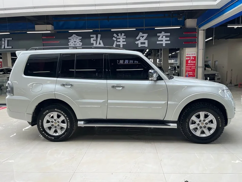 Mitsubishi Pajero (Imported) — фото 4
