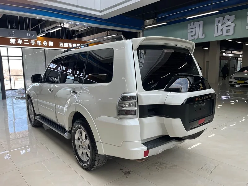 Mitsubishi Pajero (Imported) — фото 6