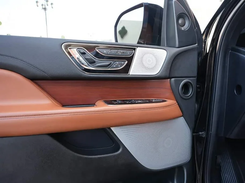 Lincoln Navigator — фото 16