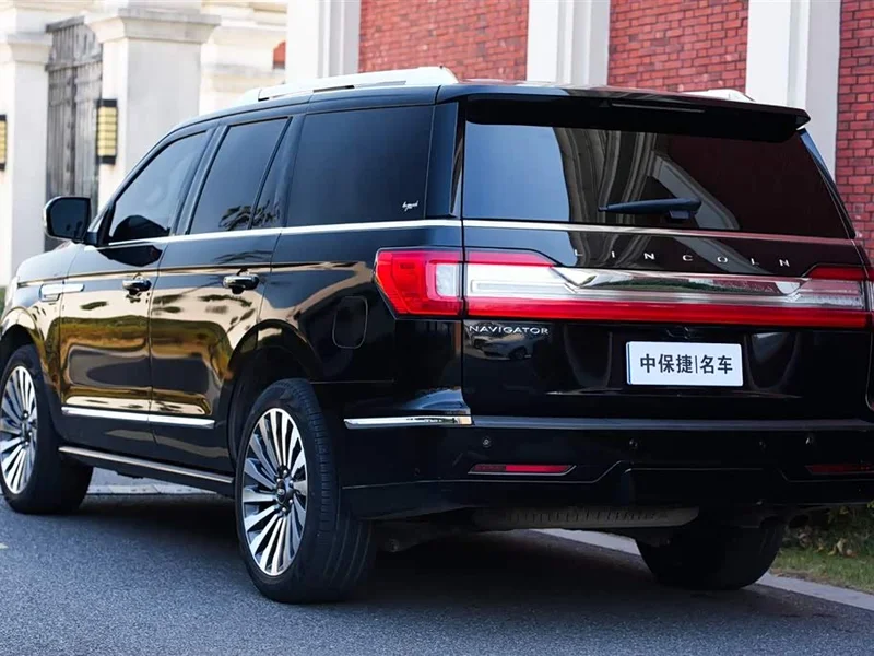 Lincoln Navigator — фото 18