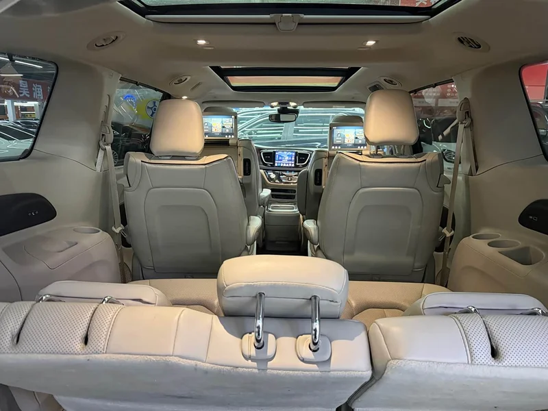 Jeep Grand Voyager Imported — фото 13