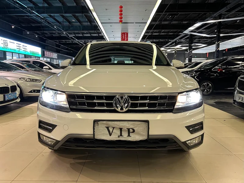 Volkswagen Tiguan L — фото 1