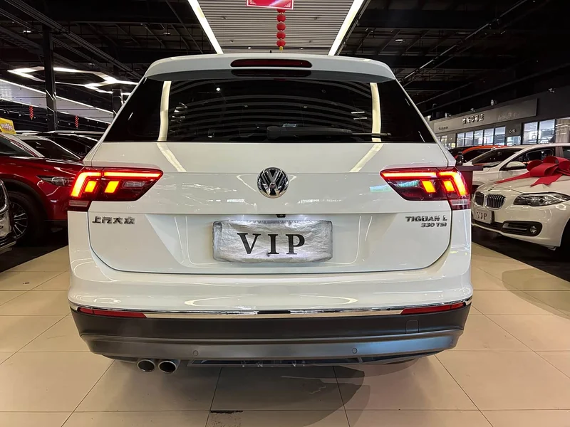 Volkswagen Tiguan L — фото 10