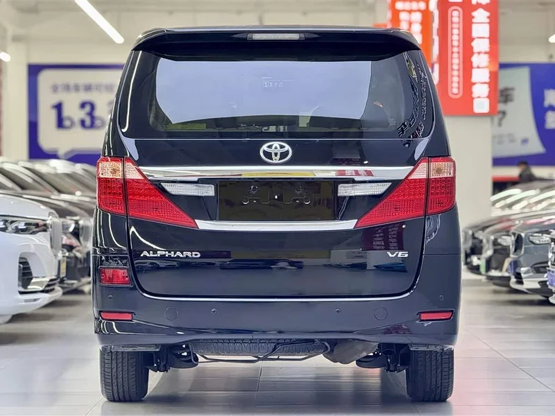 Toyota Alphard — фото 2