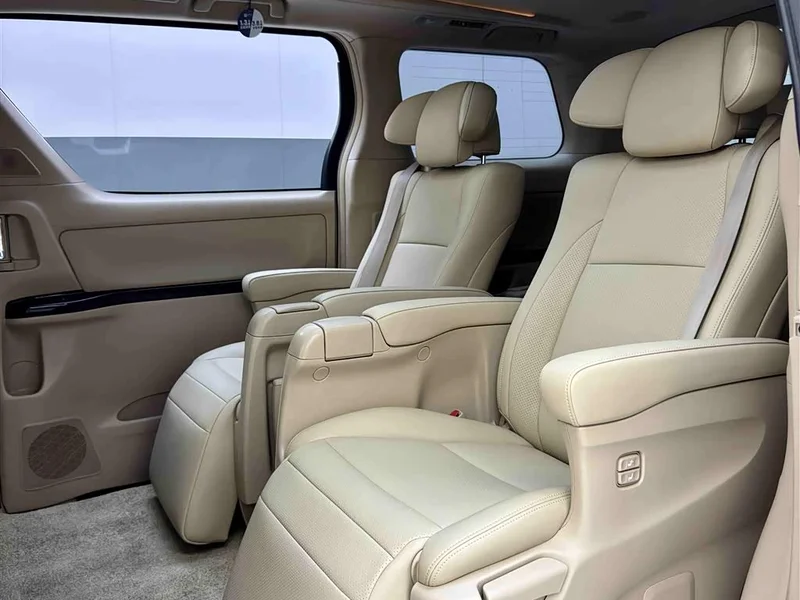 Toyota Alphard — фото 5