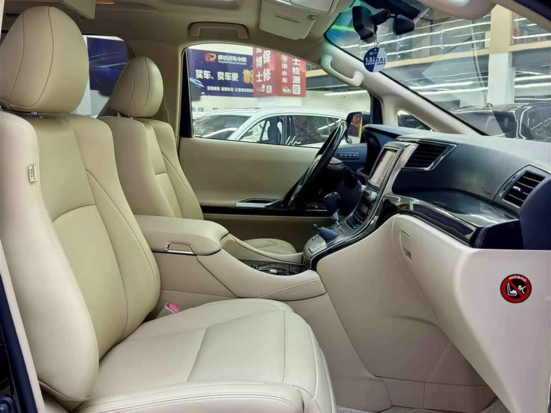 Toyota Alphard — фото 6