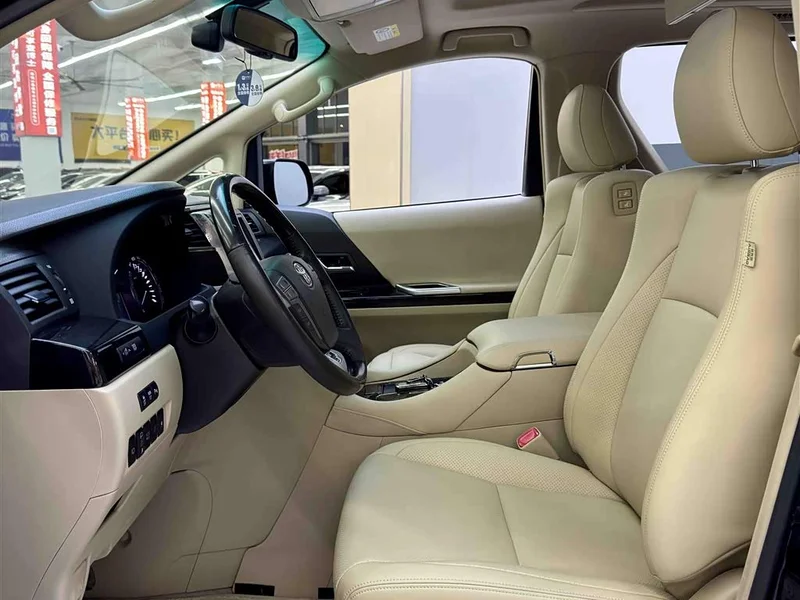 Toyota Alphard — фото 7