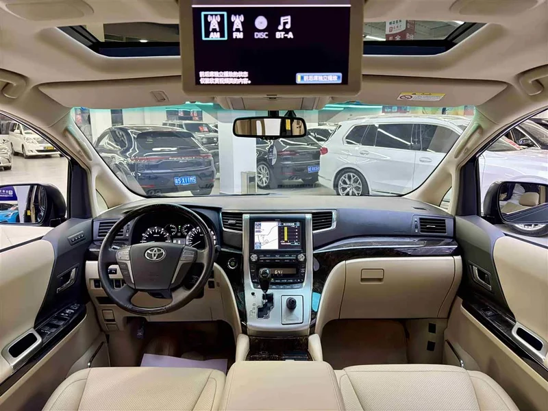 Toyota Alphard — фото 9
