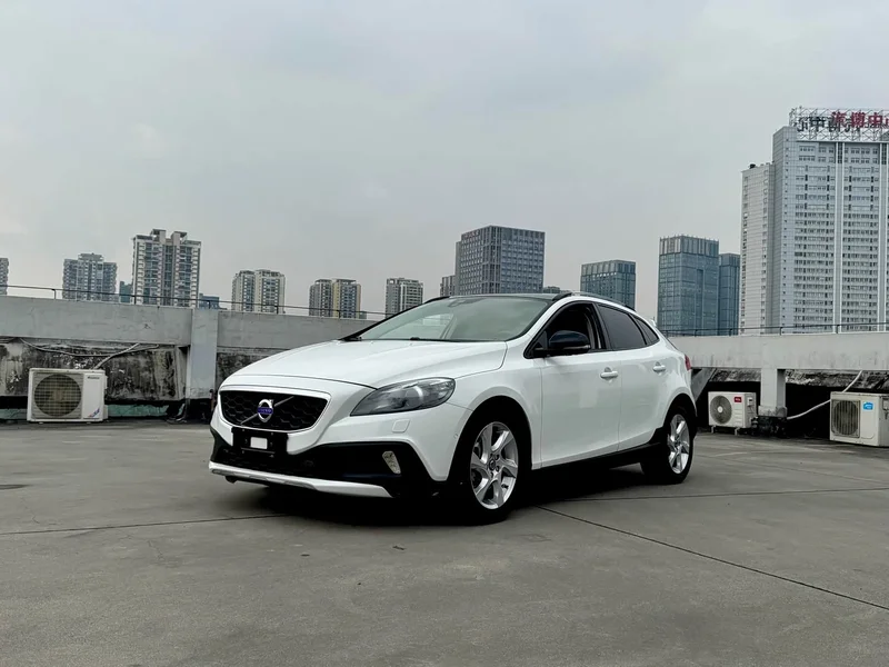 Volvo V40 — фото 1