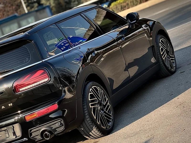MINI CLUBMAN — фото 15